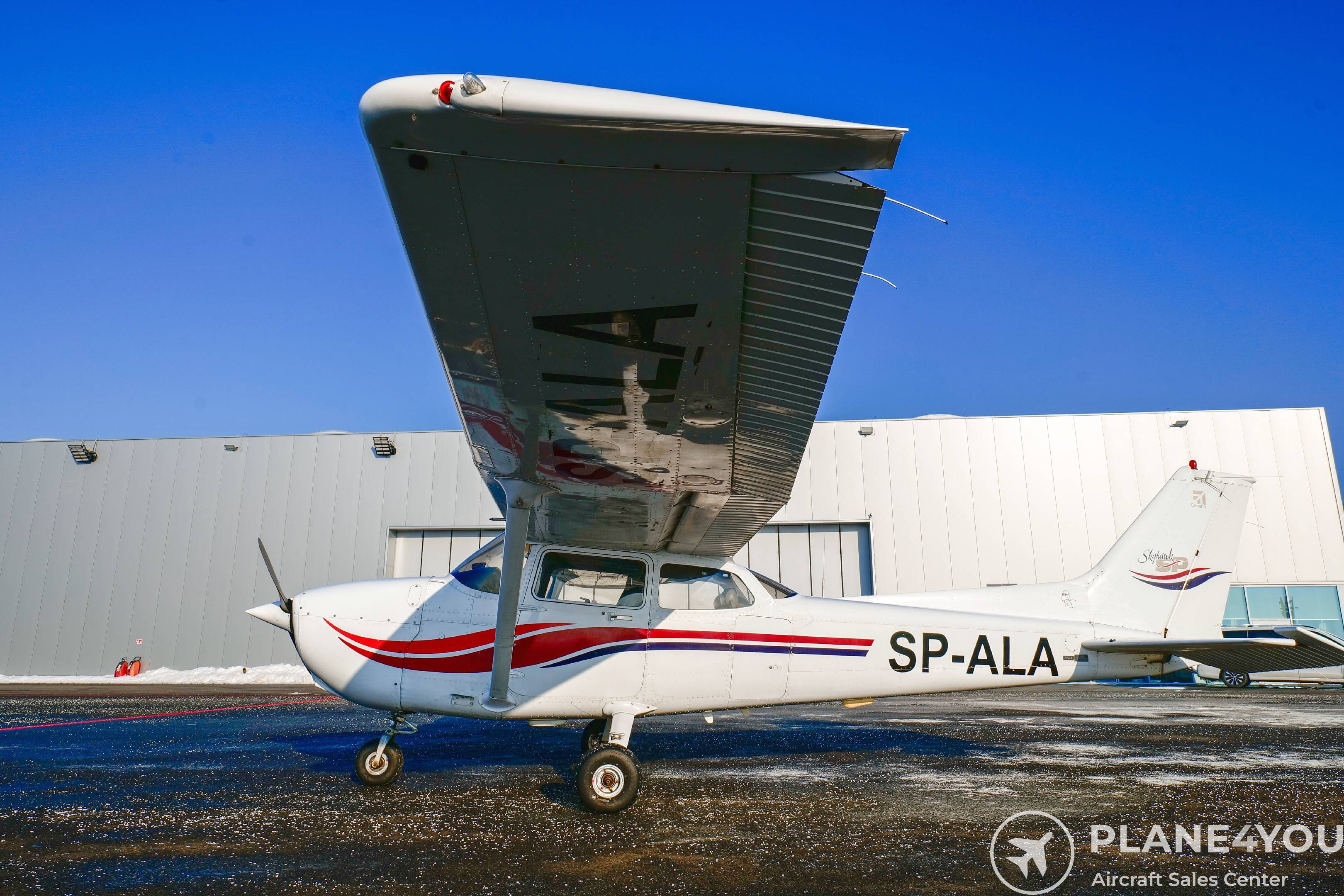 1999 Cessna 172S Skyhawk, photo 2