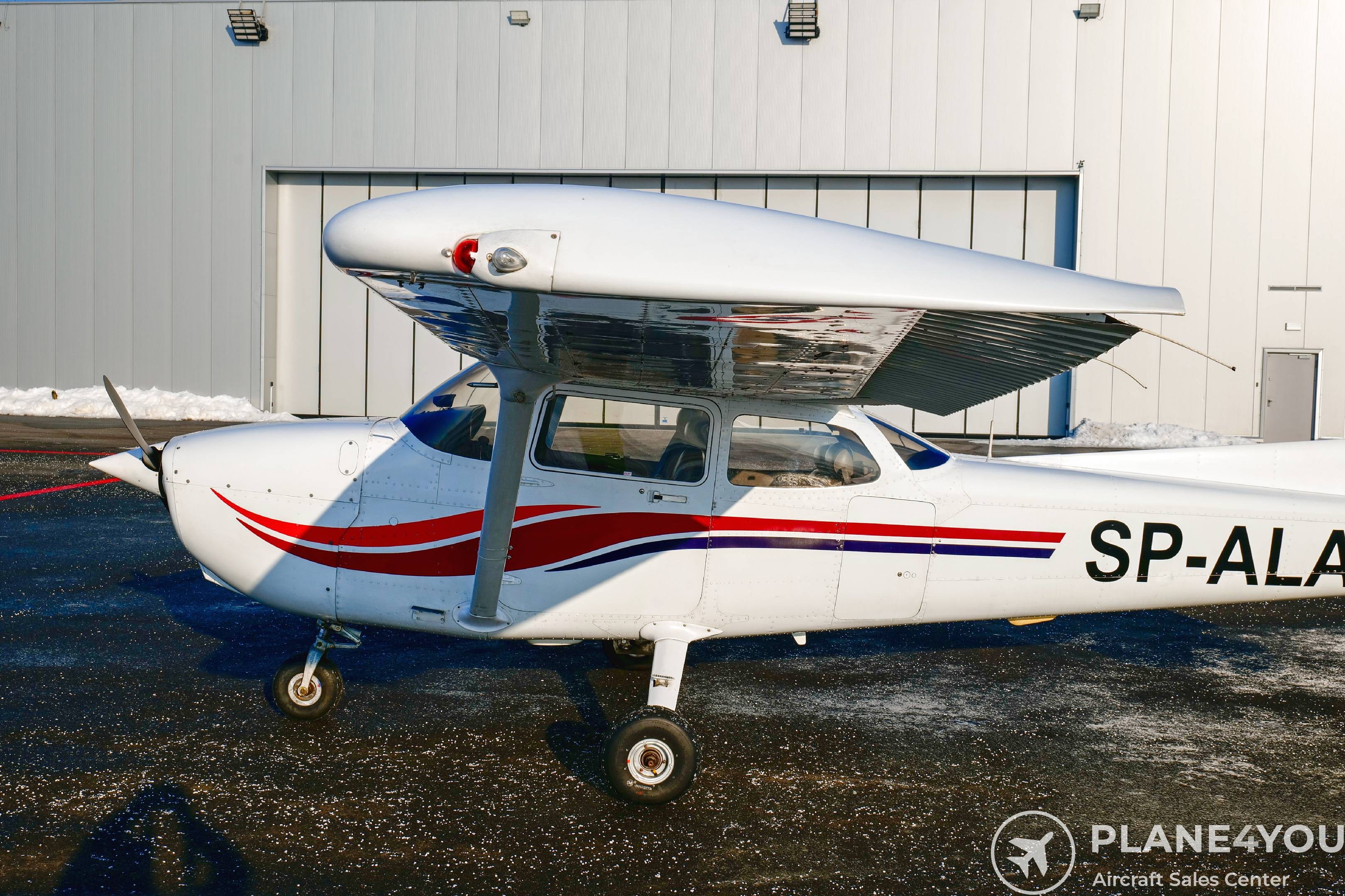 1999 Cessna 172S Skyhawk, photo 4