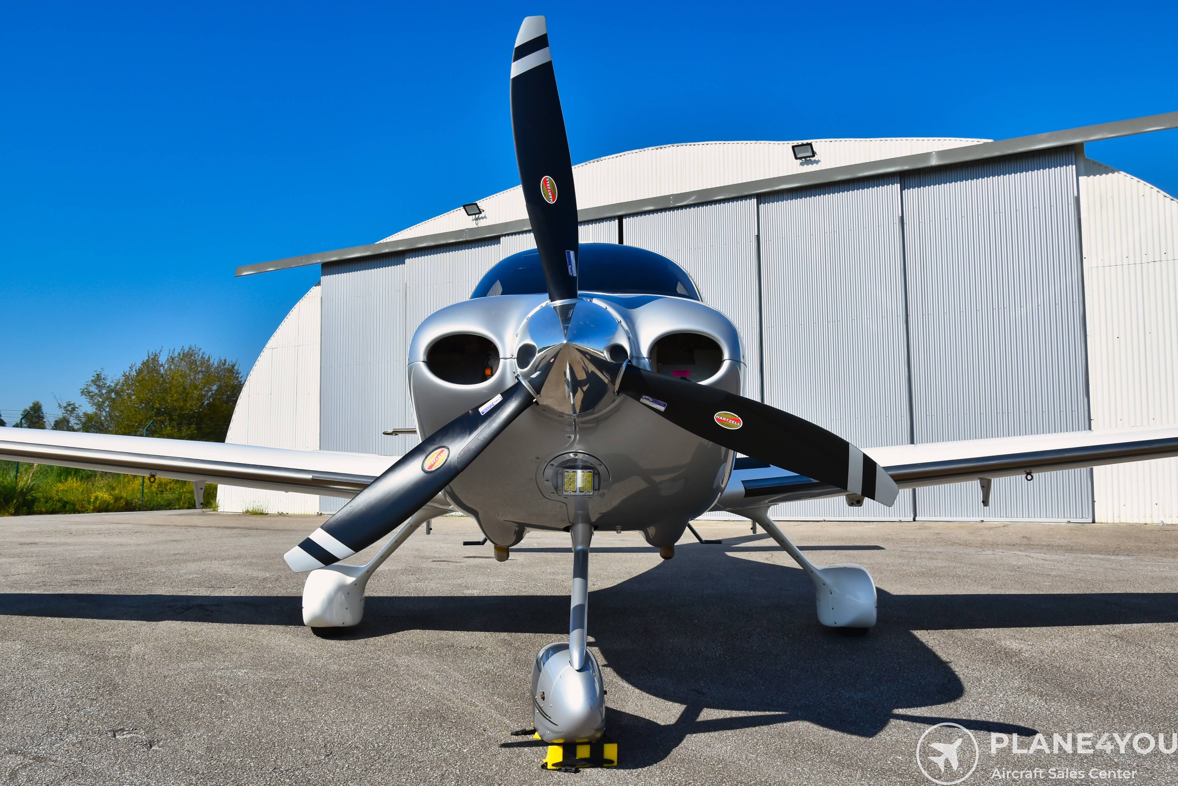 Single Engine Images Cirrus SR22 G5 GTS N837MM | Single-engine aircraft | Plane4You Aircraft ...