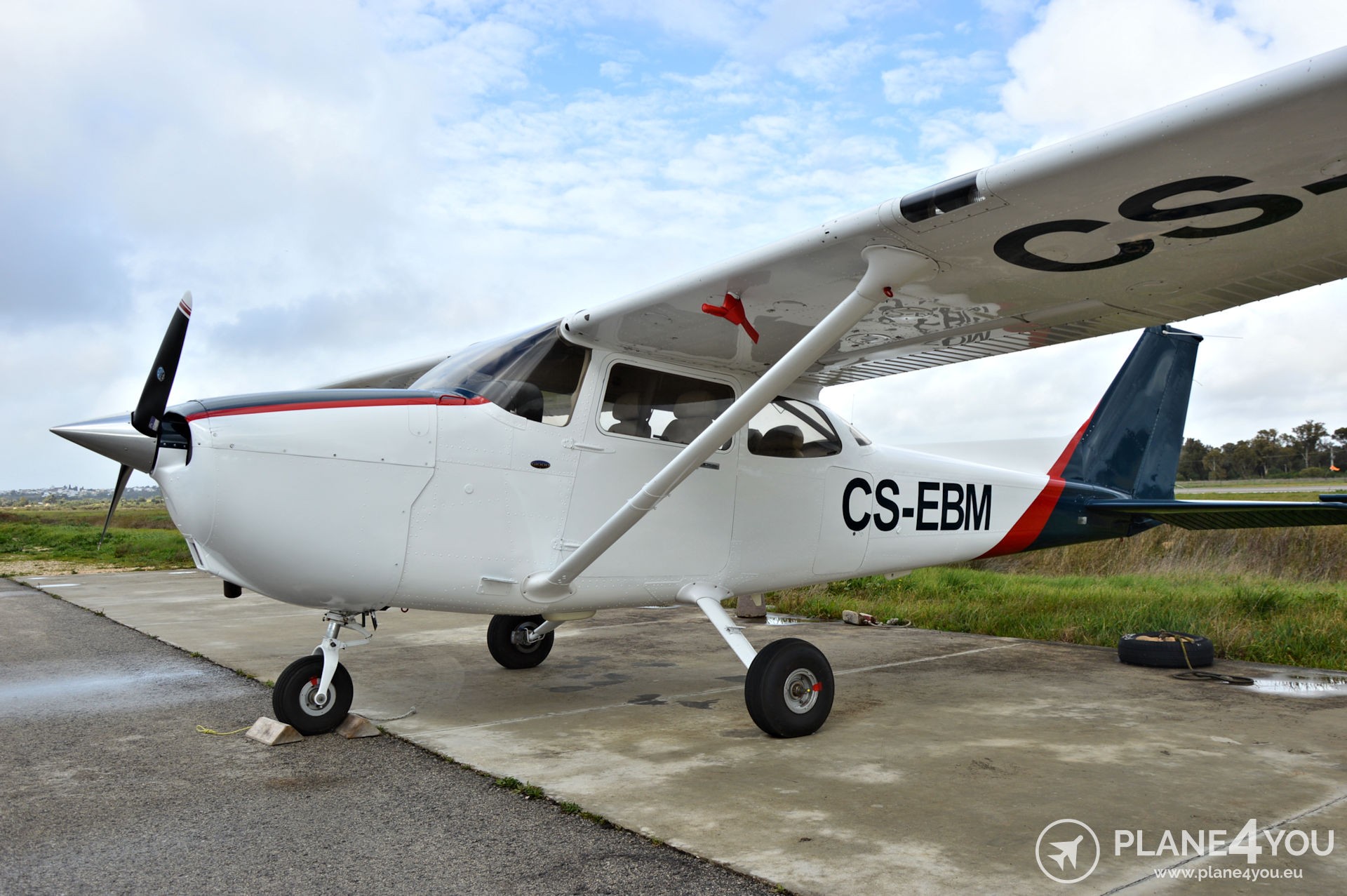 Det er billigt erosion Endeløs Cessna 172S CS-EBM | Single-engine aircraft | Plane4You Aircraft Sales  Center