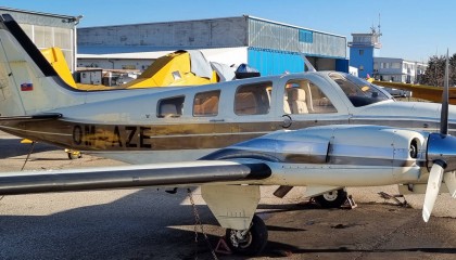 Beechcraft B58P Baron OM-AZE