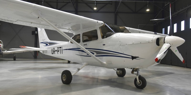 Cessna 172S Centurion UR-PTI