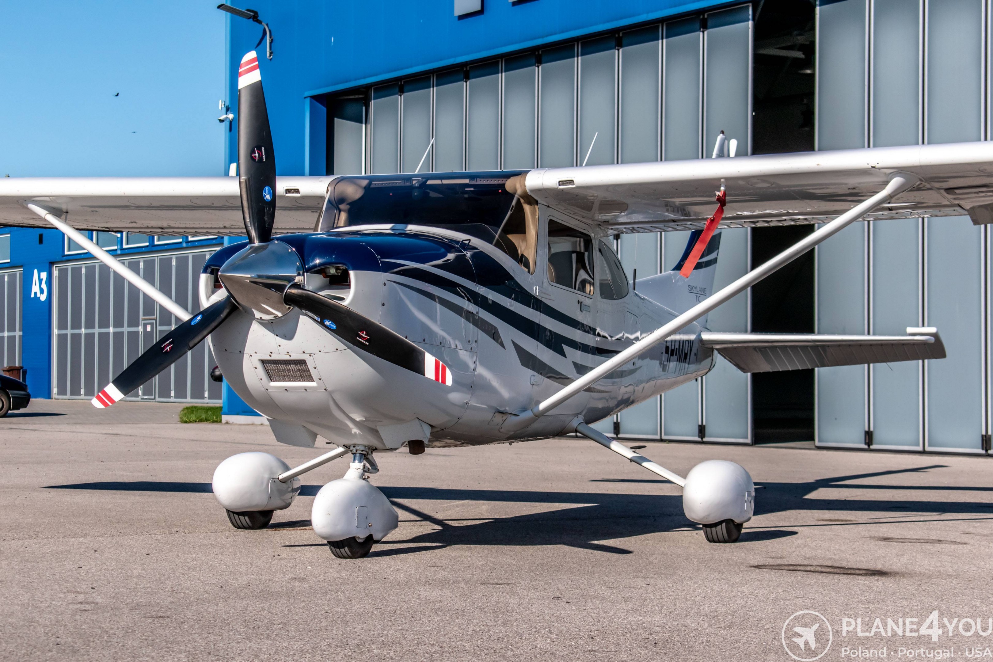2005 Cessna T182T Skylane, photo 2